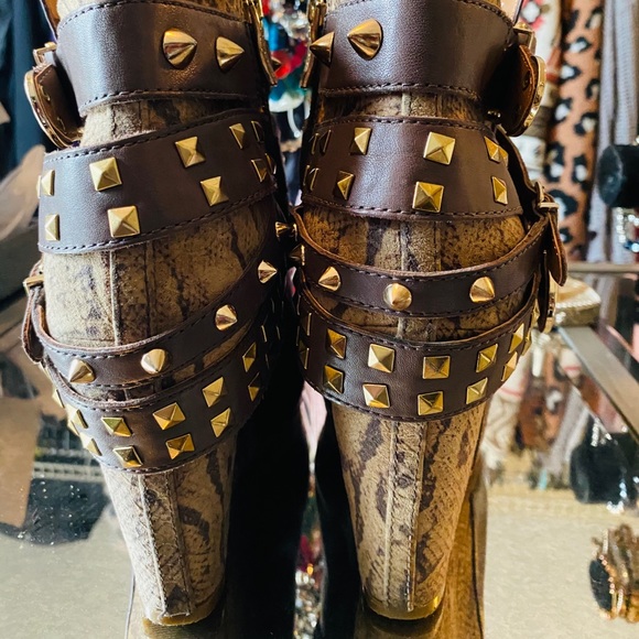 BCBG Wedge Booties - Picture 4 of 6